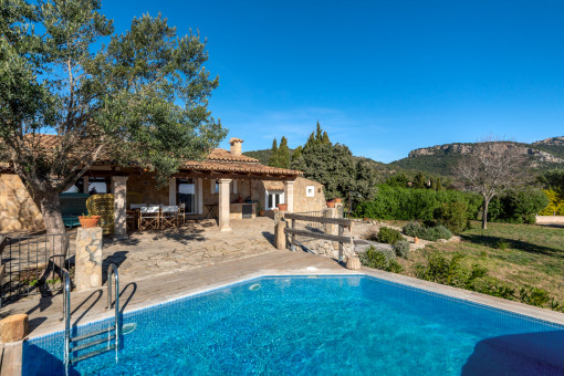 Finca mit Panoramablick und Ferienvermietlizenz in Esporles