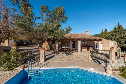 Pool und Terrasse