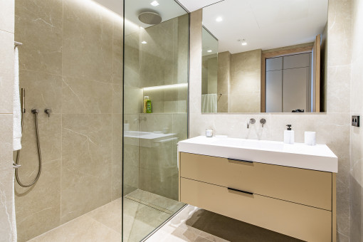 Badezimmer mit Dusche