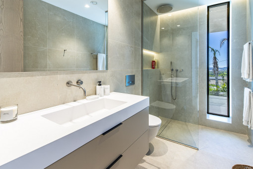 Badezimmer mit Tageslicht