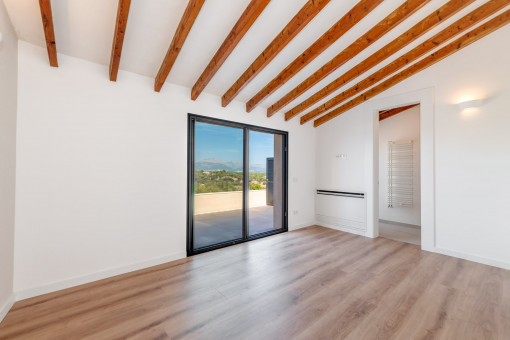 Schlafzimmer mit Balkonzugang