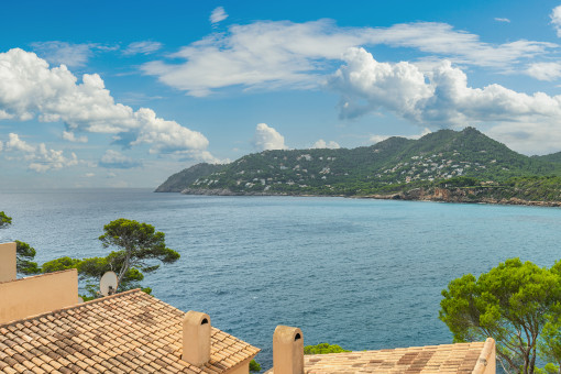 Blick auf das Mittelmeer vom Balkon