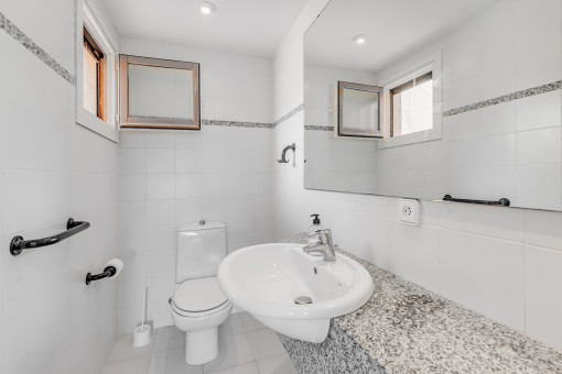 Badezimmer mit Tageslicht