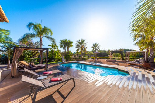 Sonniger Poolbereich