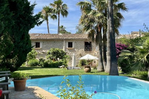 Mallorquinische Finca mit gepflegtem Garten, Pool und Ferienvermietlizenz in Es Capdella