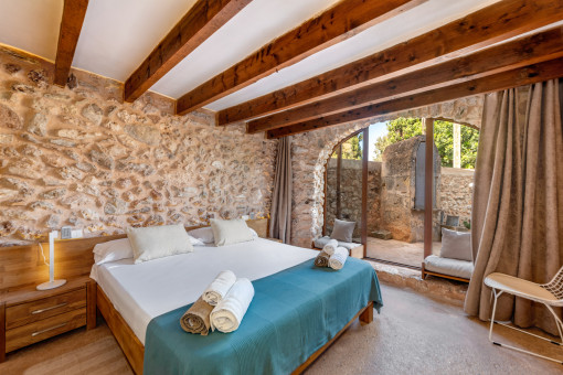 Schlafzimmer mit Patio