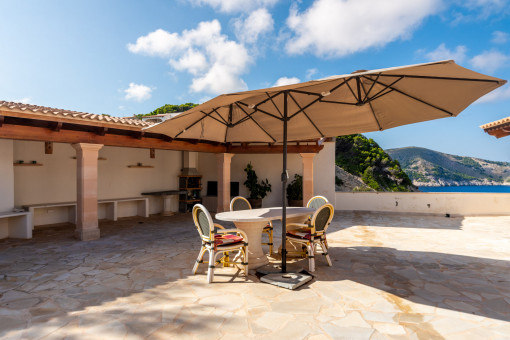 Terrasse mit Sommerküche