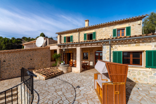 Naturstein Fassade ganz im mallorquinischem Stil