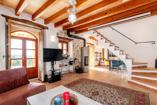 Wohnzimmer mit Kamin