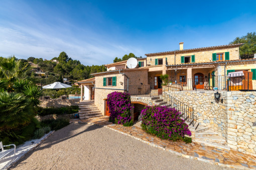 Hochwertig, kernsanierte mallorquiniche Finca mit traumhaftem Panorama Meerblick in Galilea