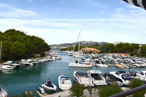 Direkt im Exklusivhafen-Bereich von Santa Ponsa eine Wohnung in Kurzzeitmiete