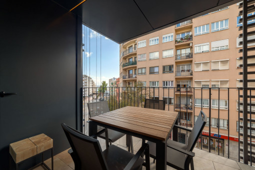 Balkon mit Blick in die Nachbarschaft