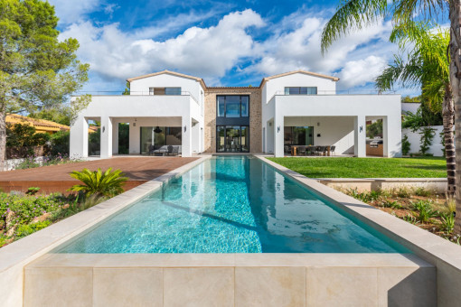 Attraktive Neubau-Villa mit hochwertigem Design mit luxuriösen Materialien in Nova Santa Ponsa