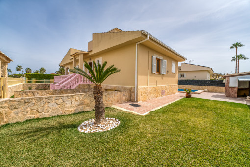 Chalet in ruhiger Lage in Playa de Muro mit Pool und Ferienvermietlizenz