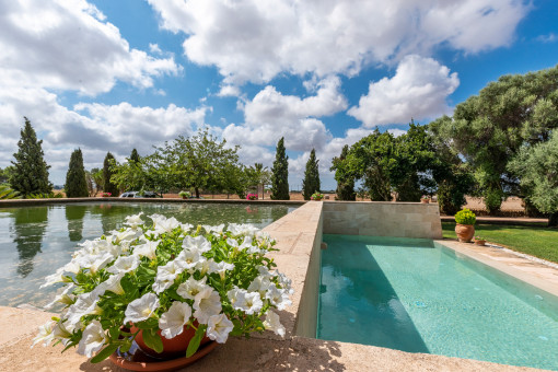 Pool und Wasserreservoir