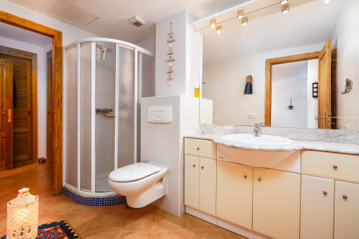 Badezimmer mit Dusche
