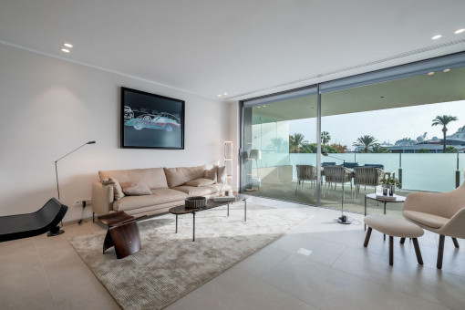 Luxus-Neubau-Wohnung mit privatem Garten und Blick auf den Hafen von Palma