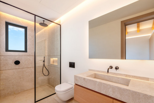 Elegantes Duschbadezimmer