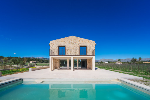 Eleganz trifft Natur: Villa mit Weinberg in Alcudia