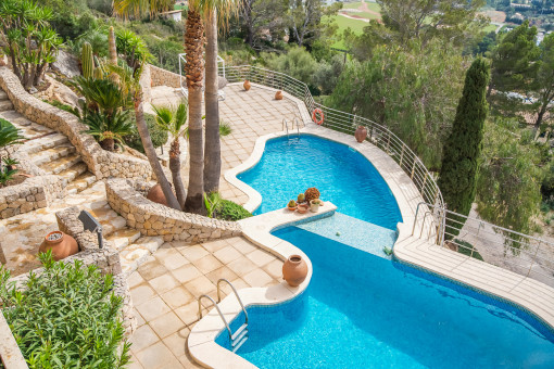 Pool auf 2 Ebenen