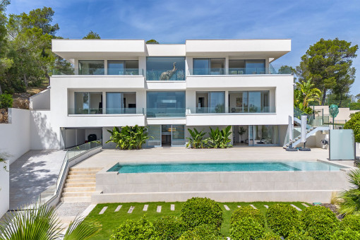 Luxusvilla mit Pool und fantastischem Meerblick in Palmanova