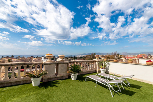 Penthouse mit privater Dachterrasse und fantastischem Meerblick, in Strandnähe von Palma