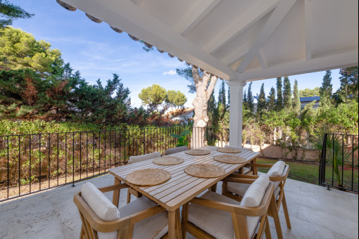 Überdachte Terrasse 