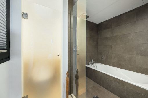 Bad en suite mit separatem WC