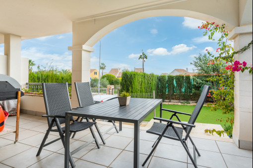 Terrasse mit Gartenblick