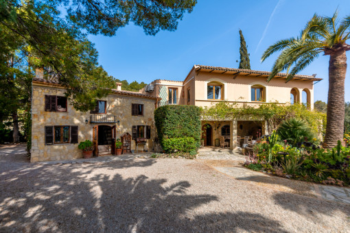 Landhaus mit Garage, Pool und fantastischem Panoramablick in Selva