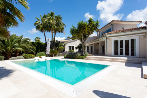 Highlight Villa mit mediterran angelegtem Garten- und Poolbereich, in einer ruhigen Lage von Santa Ponsa