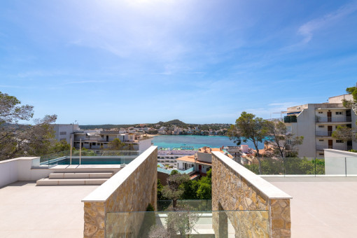 Dachterrasse mit Meerblick-Pool