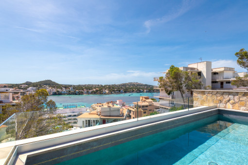 Dachterrasse mit Meerblick-Pool