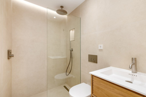 Badezimmer mit Dusche