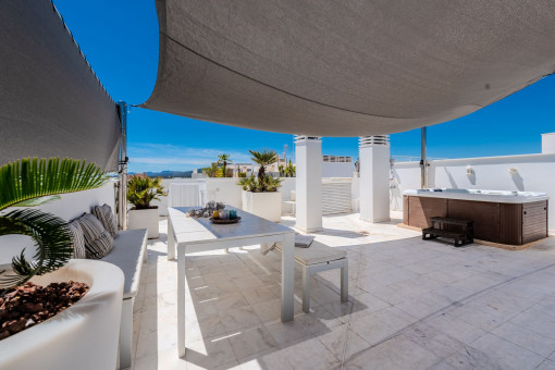 Private Dachterrasse mit Jacuzzi