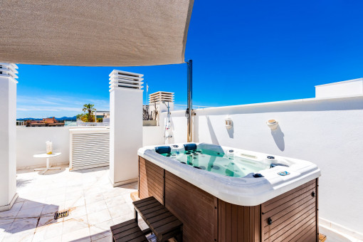 Jacuzzi auf der privaten Dachterrasse
