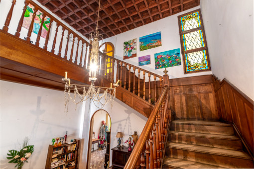 Treppenhaus und sehr hohe Decken