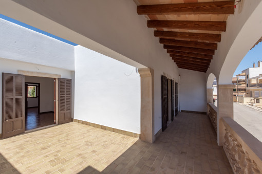 Obere Etage mit weitläufiger Terrasse