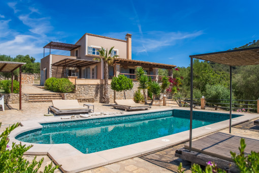 Exklusive Finca mit Pool, Weitblick & Ferienvermietung – Luxus & Rendite in Top-Lage!