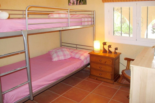 Schlafzimmer mit Hochbett