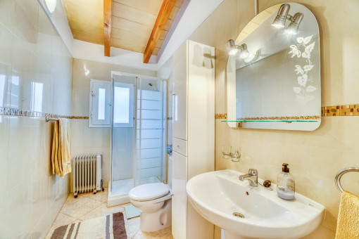 Zweites separate Badezimmer