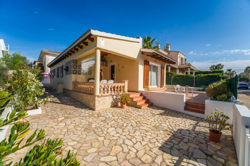 Exklusive Vermarktung einer top gepflegten, ebenerdigen ruhig gelegenen Villa in Son Serra de Marina