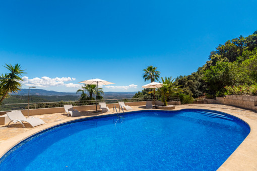 Pool mit Weitblick