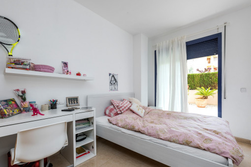 Tolles Schlafzimmer mit Terrassenzugang