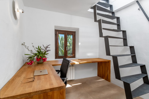 Arbeitsbereich und Zugang zur Dachterrasse