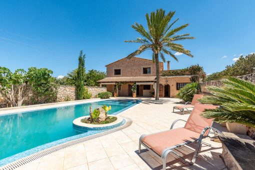 Traditionelle hochwertige Finca mit Ferienvermietlizenz am Ortsrand von Llucmajor