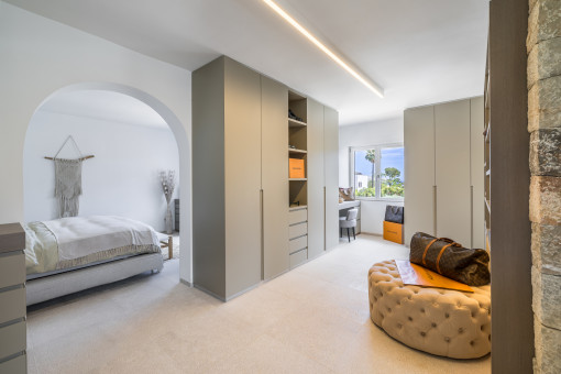 Schlafzimmer mit Ankleidezimmer