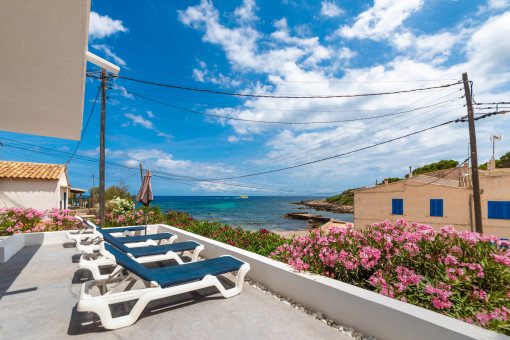 Modernes und helles Haus direkt am Meer mit separatem Gästezimmer - ab Januar 2026 frei und mietbar bis zu 6 Monaten