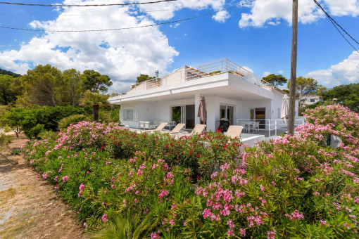 Villa mit viel Platz direkt am Strand von Sa Pedruscada