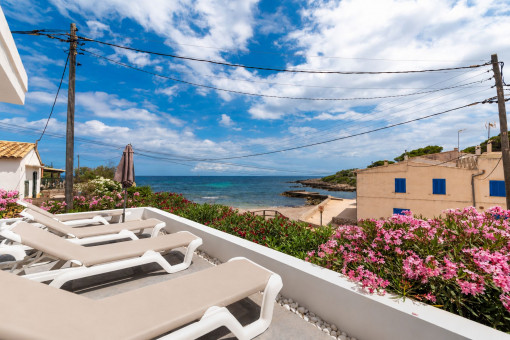 Modernes und helles Haus direkt am Meer mit separatem Gästezimmer